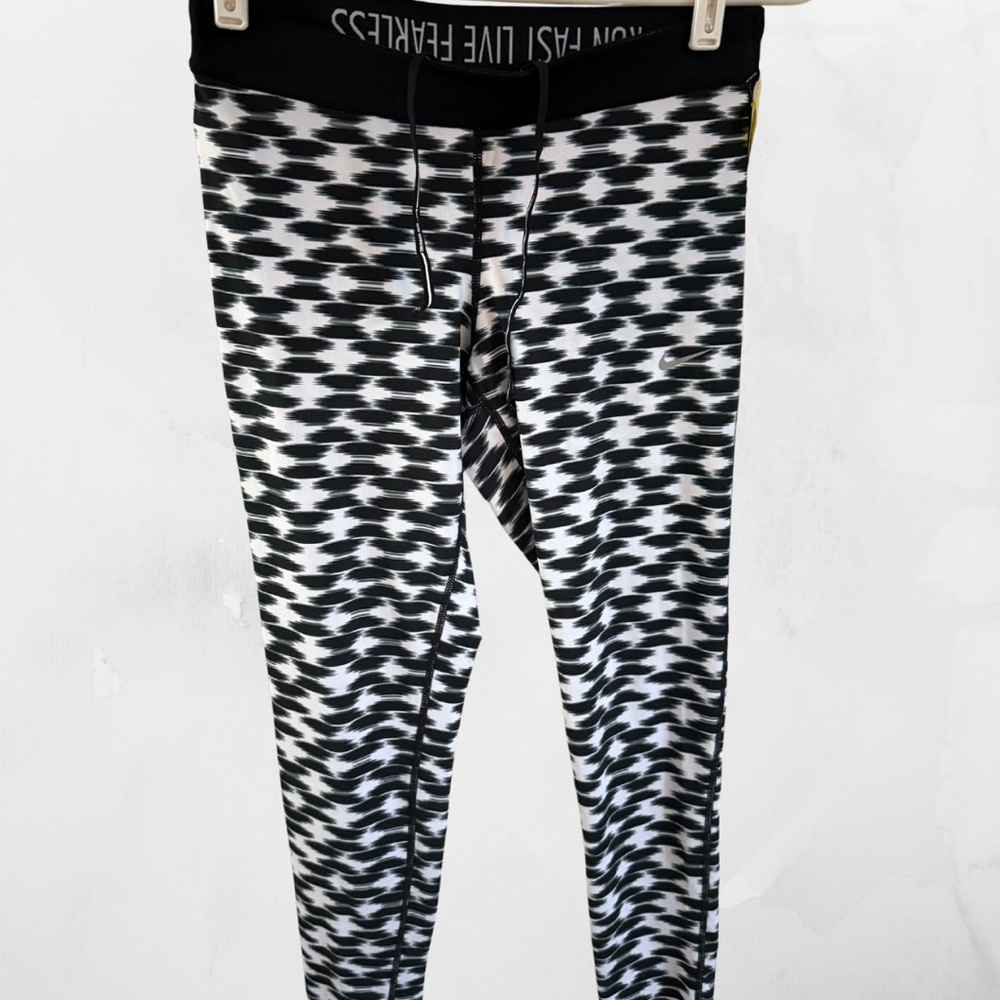 Nike Women’s Black and White Running / Athletic Pants size M